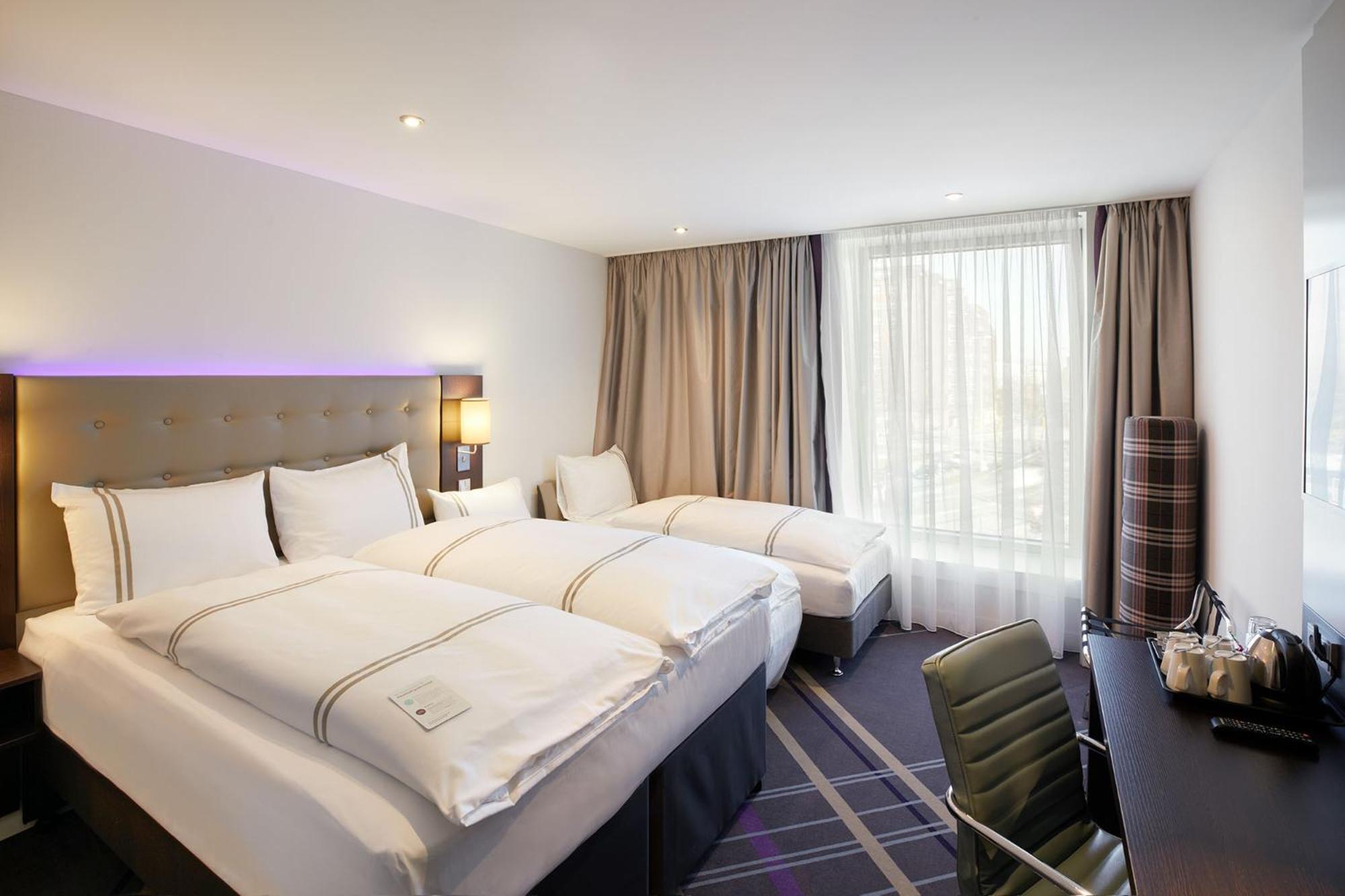 Premier Inn Hamburg City Zentrum Exteriör bild