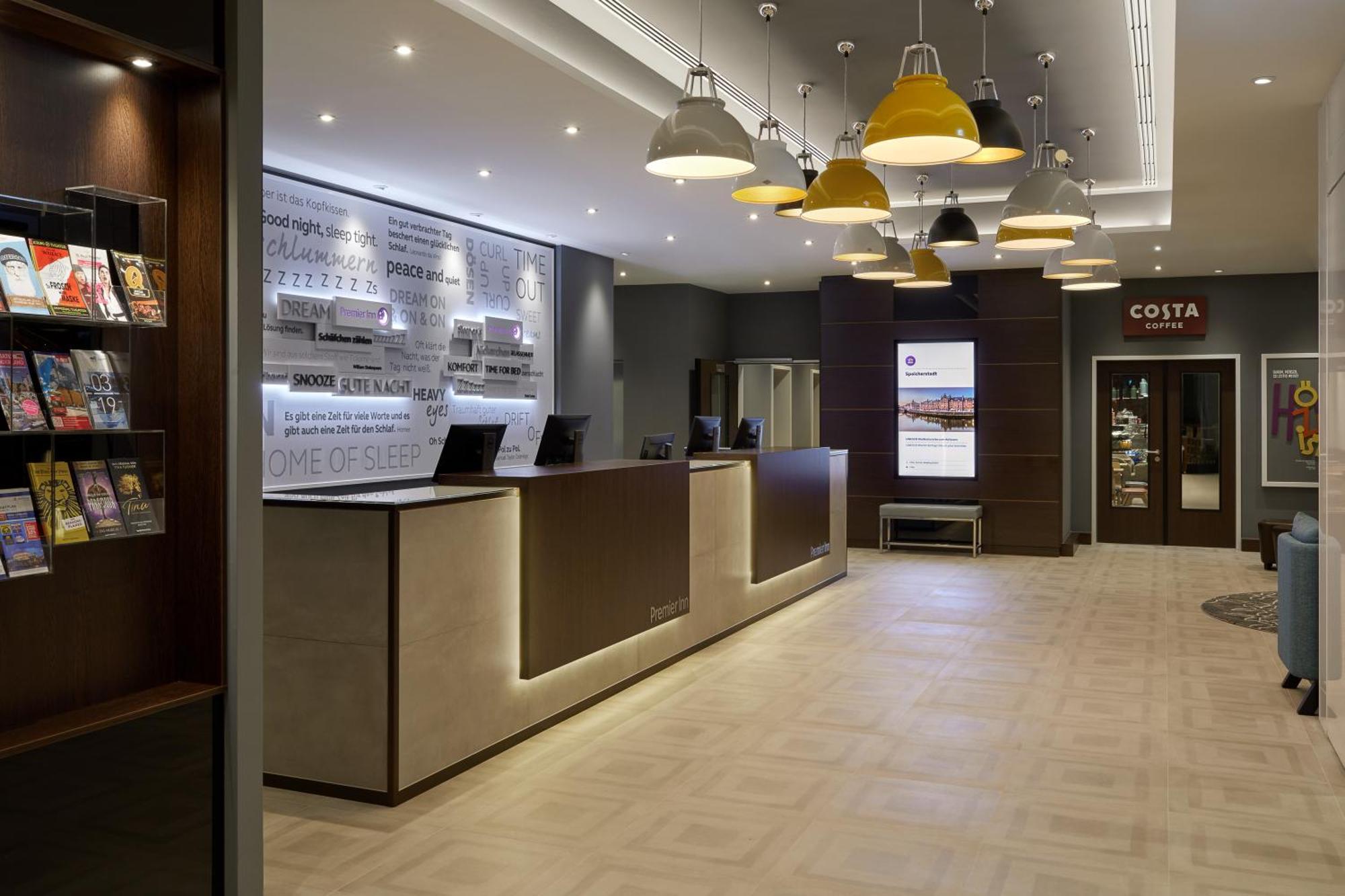 Premier Inn Hamburg City Zentrum Exteriör bild