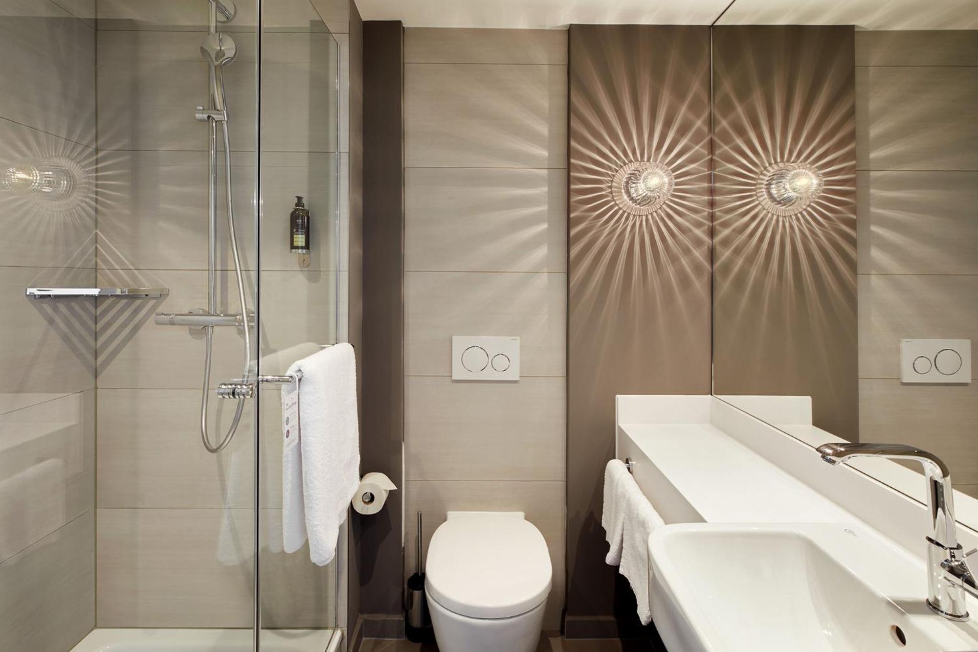 Premier Inn Hamburg City Zentrum Exteriör bild