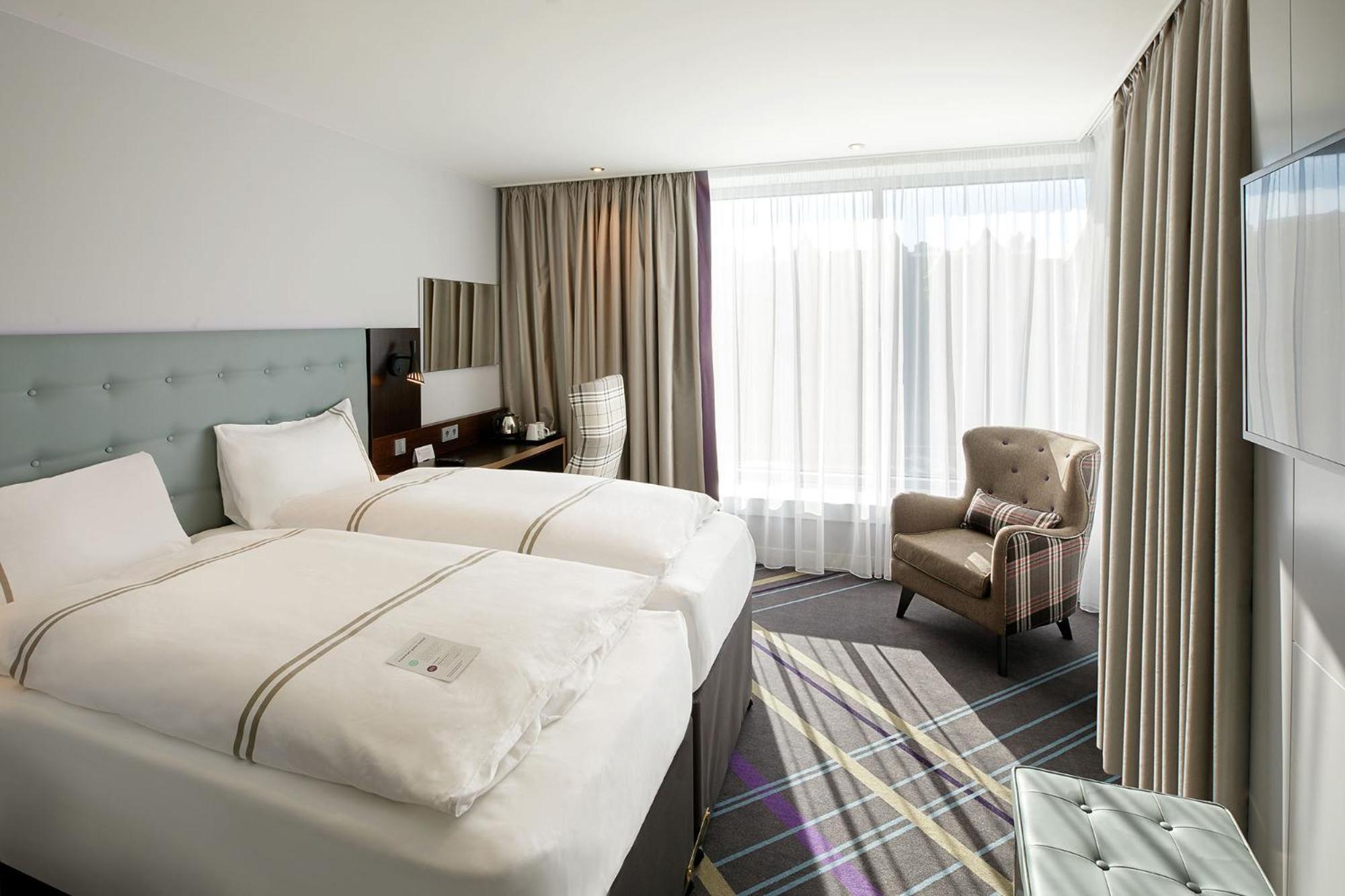 Premier Inn Hamburg City Zentrum Exteriör bild