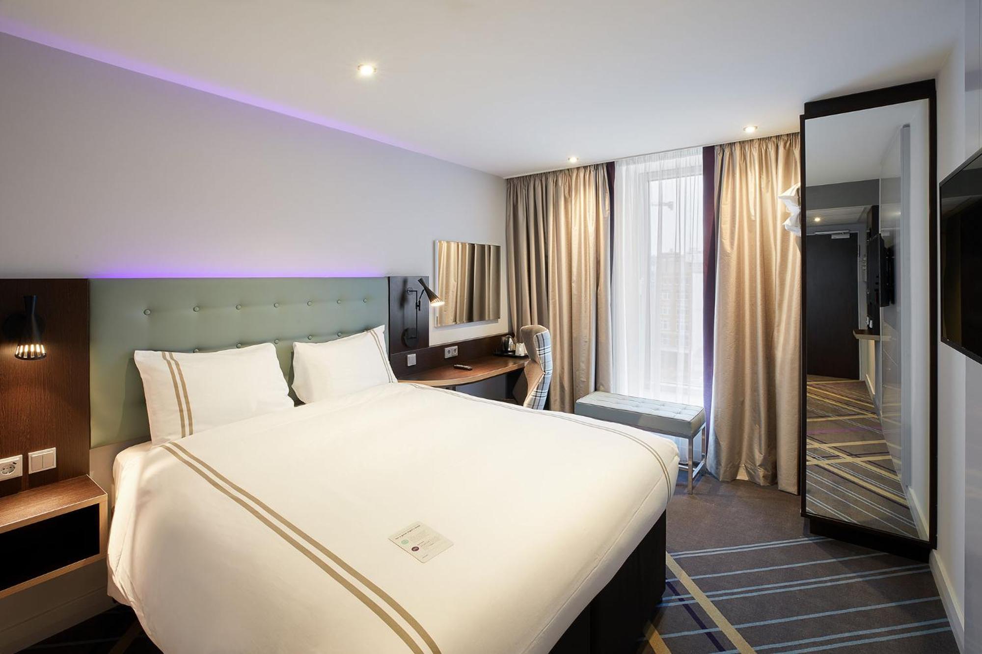 Premier Inn Hamburg City Zentrum Exteriör bild