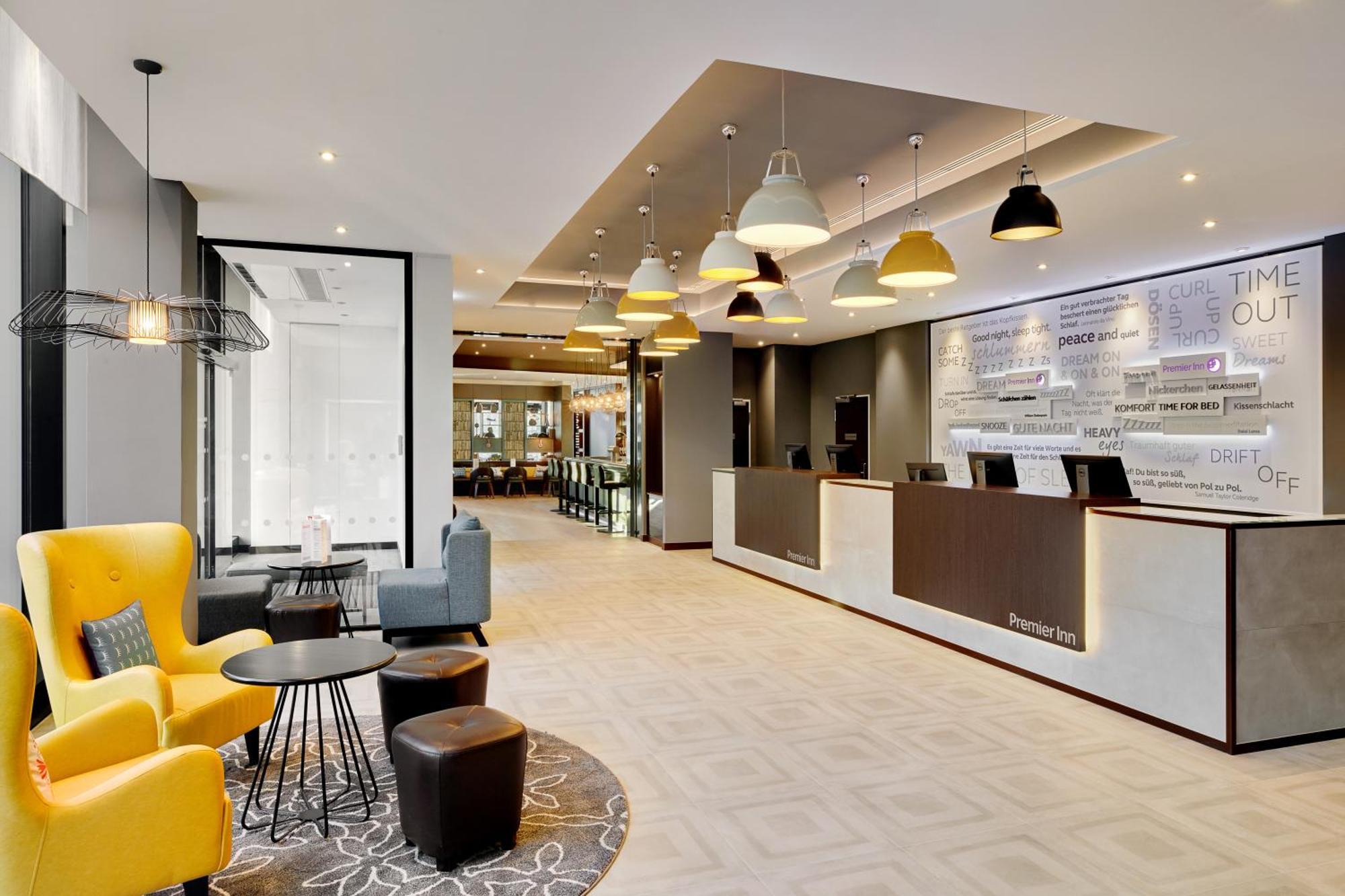 Premier Inn Hamburg City Zentrum Exteriör bild