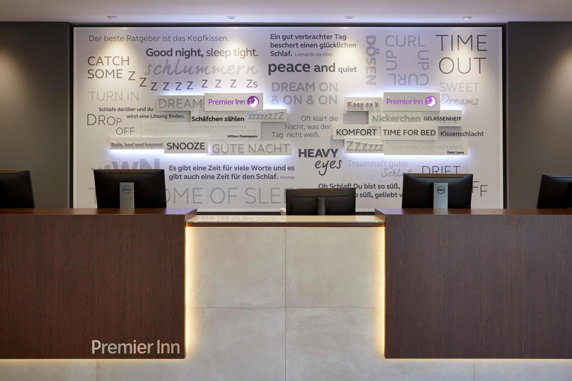 Premier Inn Hamburg City Zentrum Exteriör bild